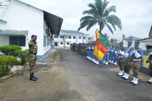 Visite de travail du Général de Brigade Aérienne MOMHA Jean Calvin à la Base Aérienne 201 de Douala.