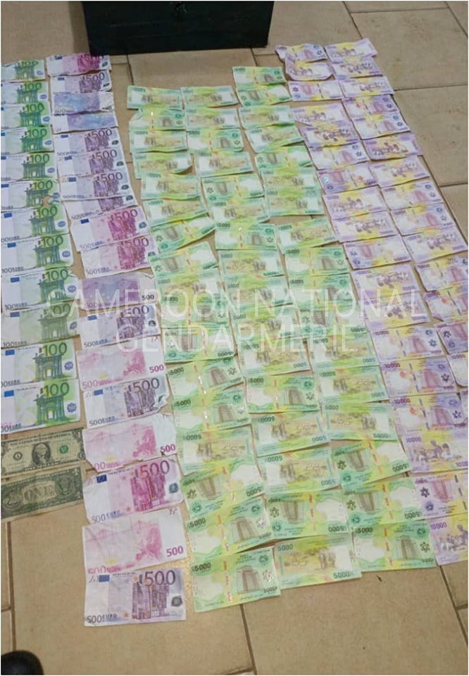 Combatting fake currency : the Tsinga Gendarmerie Brigade nabs three individuals with a large number of counterfeit notes in their possession