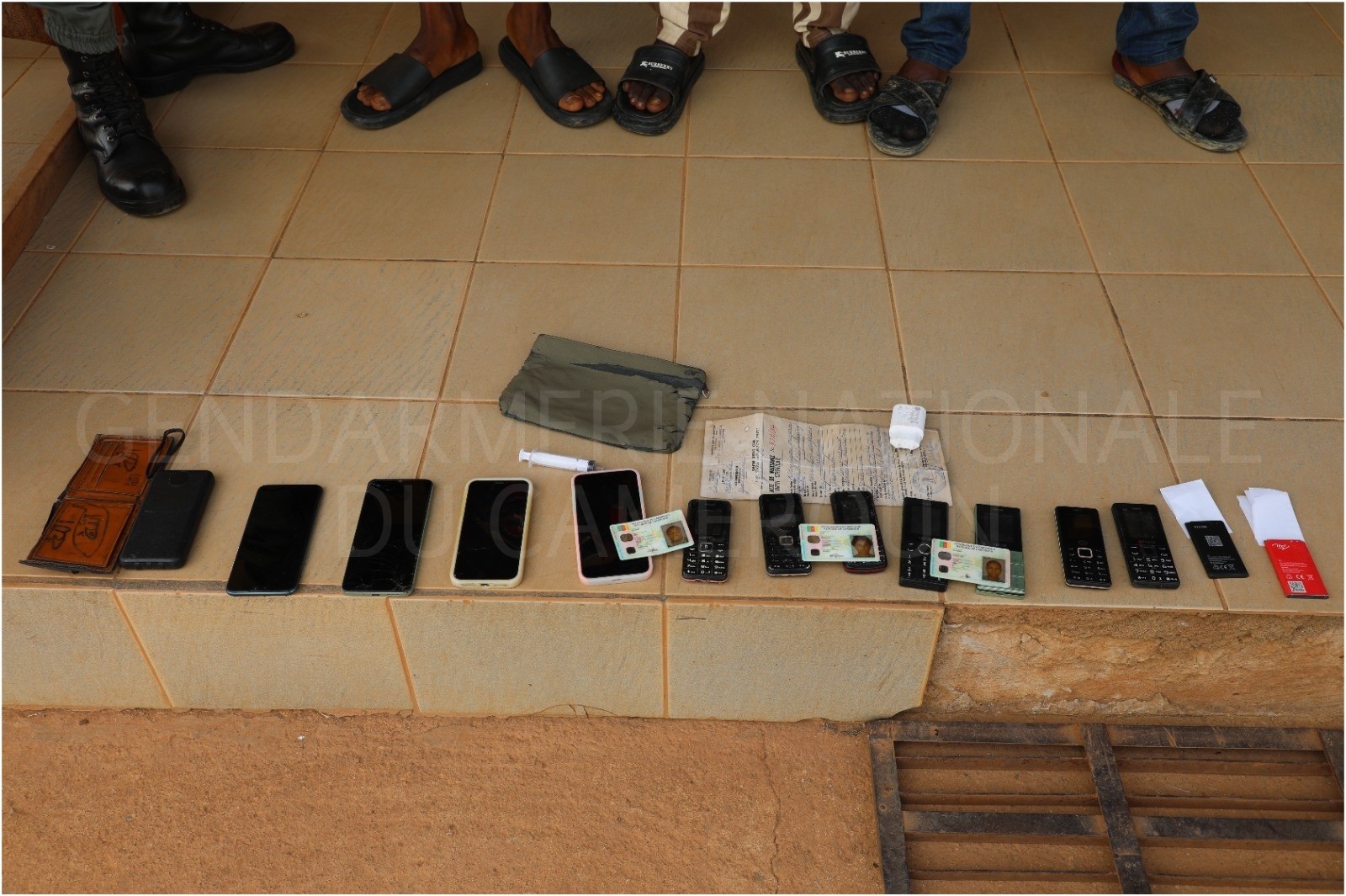 LUTTE CONTRE LA CYBERCRIMINALITÉ: LE POSTE DE GENDARMERIE D’EBOM DÉMENTÈLE UN RÉSEAU D’ARNAQUEURS