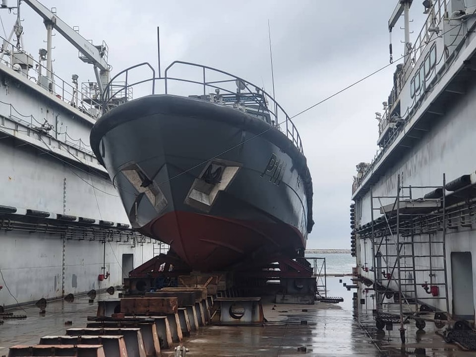 Refit Work On The CNS EBODJE Warship At The Camroon Navy s Floating Refit Work On The CNS EBODJE Warship At The Camroon Navy s Floating