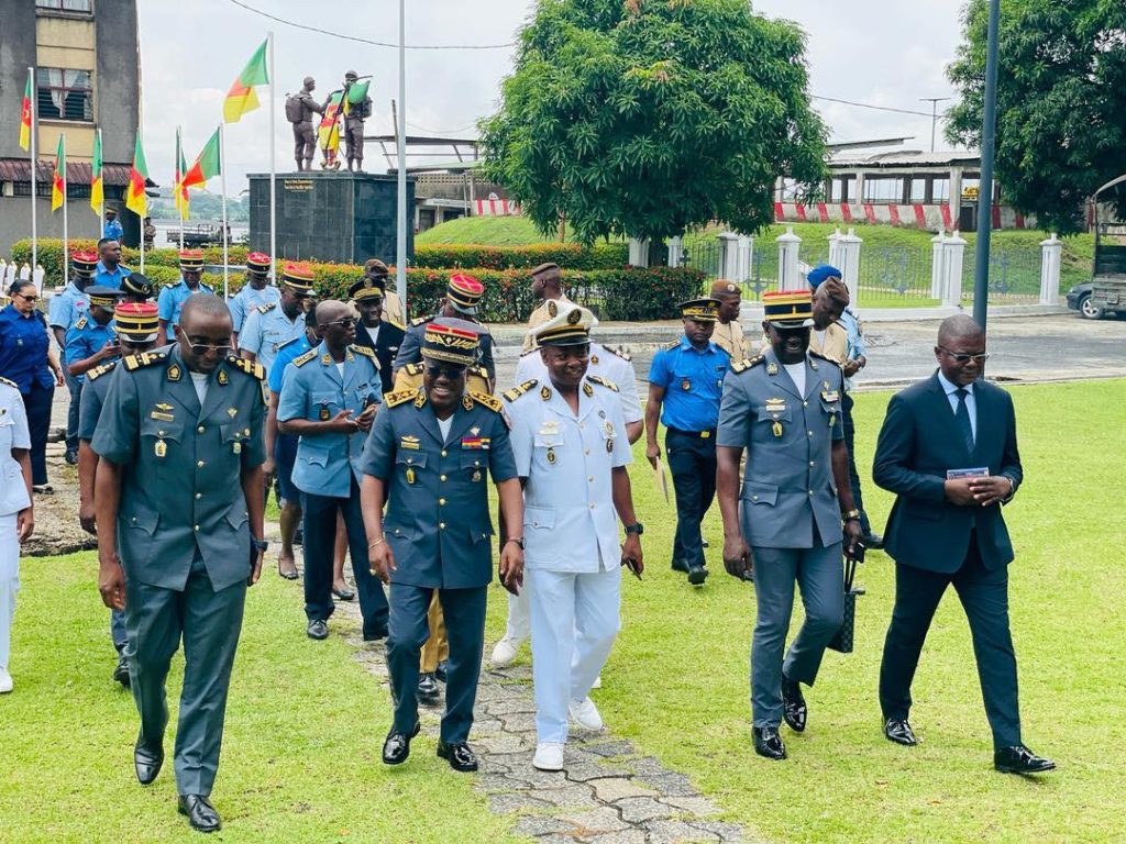 VOYAGE D’ETUDES INTERIEUR DE LA 14ème PROMOTION DU DIPLÔME D’ETAT-MAJOR DES FORCES DE SÉCURITÉ (DEMFS) DE L’ECOLE INTERNATIONALE DES FORCES ET DE SÉCURITÉ (EIFORCES) A LA BASE NAVALE DE DOUALA (BAND)