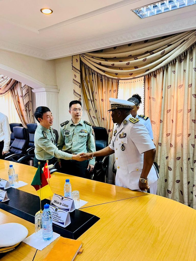 VISITE DE COURTOISIE DU COLONEL-MAJOR, ATTACHÉ DE DÉFENSE PRÈS L’AMBASSADE DE LA RÉPUBLIQUE POPULAIRE DE CHINE, À L’ÉTAT-MAJOR DE LA MARINE