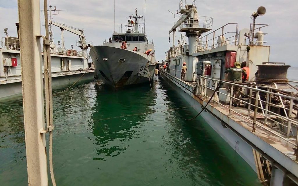 MAINTENANCE NAVALE : Le patrouilleur P107 CNS DIPIKAR en cale sèche pour sa remise à neuf