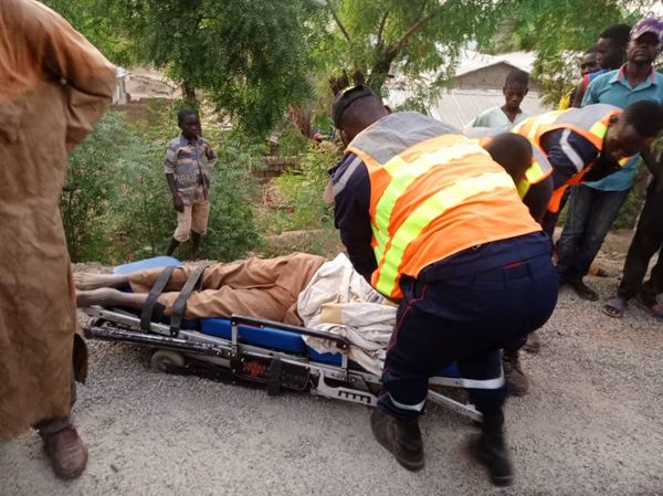 Rescuing a victim in the Dougouf district of Maroua.