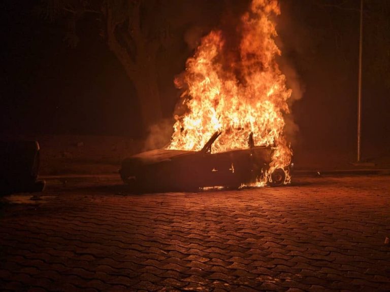 Vehicle fire in the Djamboutou district of Garoua.