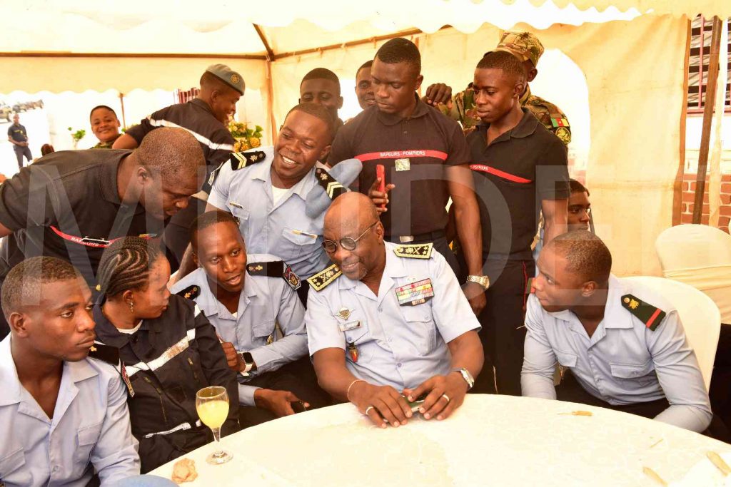 Repas de corps au poste de commandement du Corps National de Sapeurs-Pompiers.