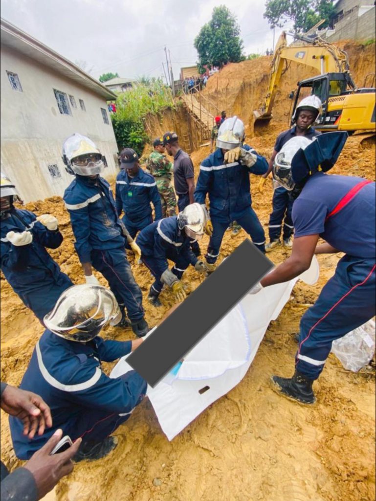 Landslide in Douala-Logbessou: Three workers buried.