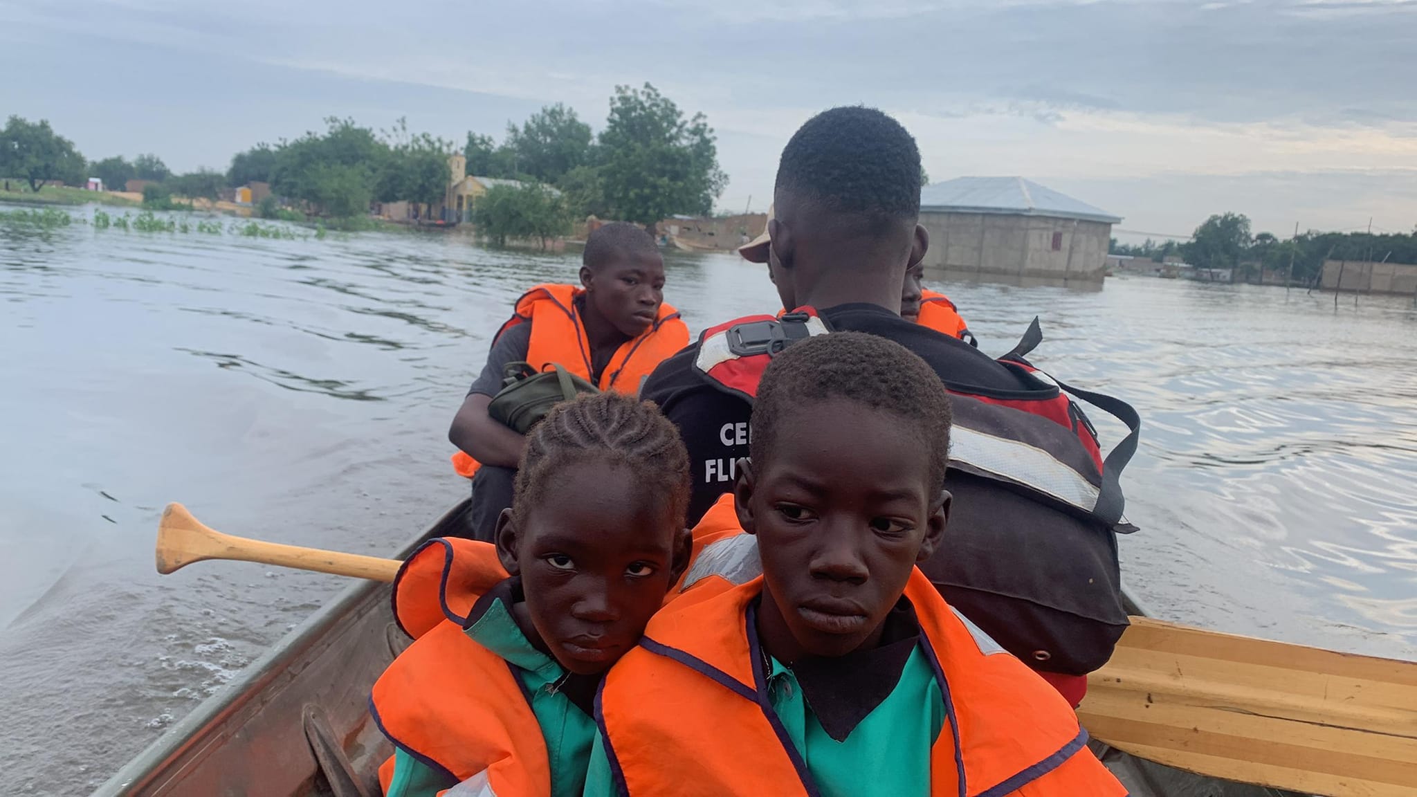 Actions by the 402nd Fire Company to help flood victims in the town of Kousséri.