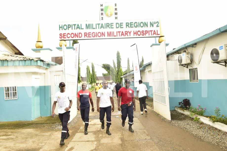 Marche sportive en prélude à la campagne de consultation gratuite à l’hôpital Militaire de Région n°2 à Douala.