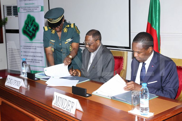 Cérémonie de signature de la convention de collaboration entre le MINDEF et le FNE relative à la réinsertion socio-économique des Anciens Combattants et Victimes de Guerre.