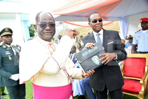 Inauguration du gymnase modulaire du collège de la Retraite de Yaoundé : un modèle de partenariat réussi entre l’Église Catholique et les Forces de Défense.