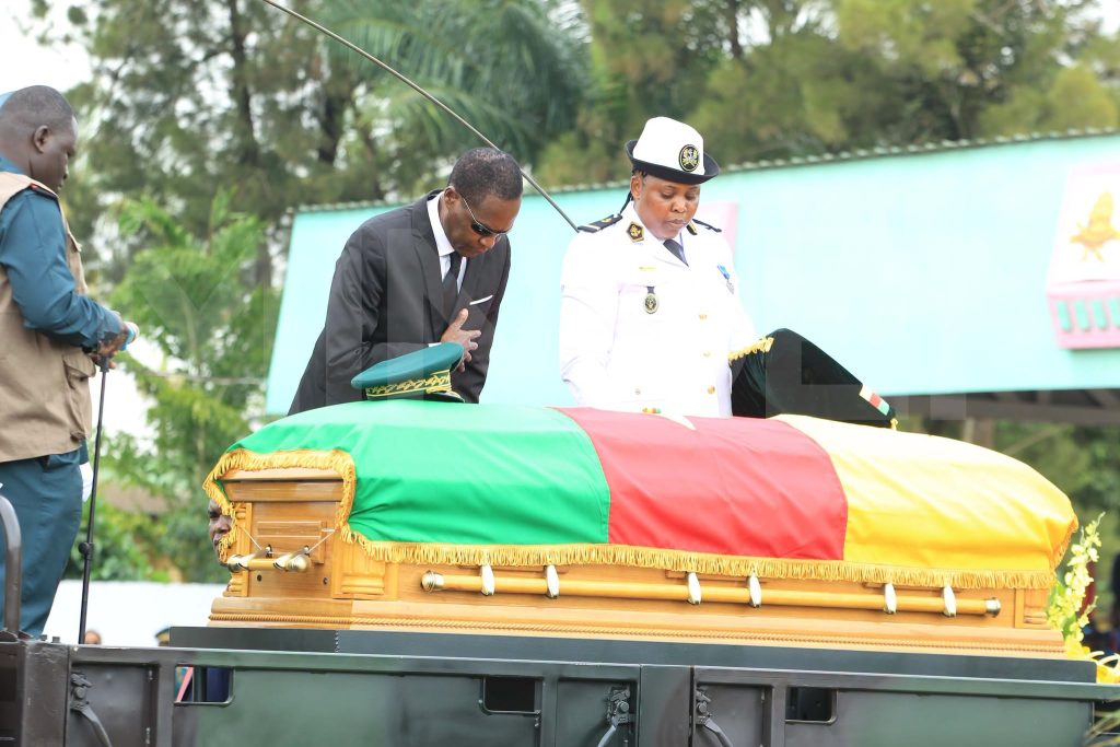 Cérémonie de levée de corps et d’hommage militaire au Général de Brigade EDZO’O MVONDO Simon : la Nation salue la mémoire d’un grand chef d’armée.