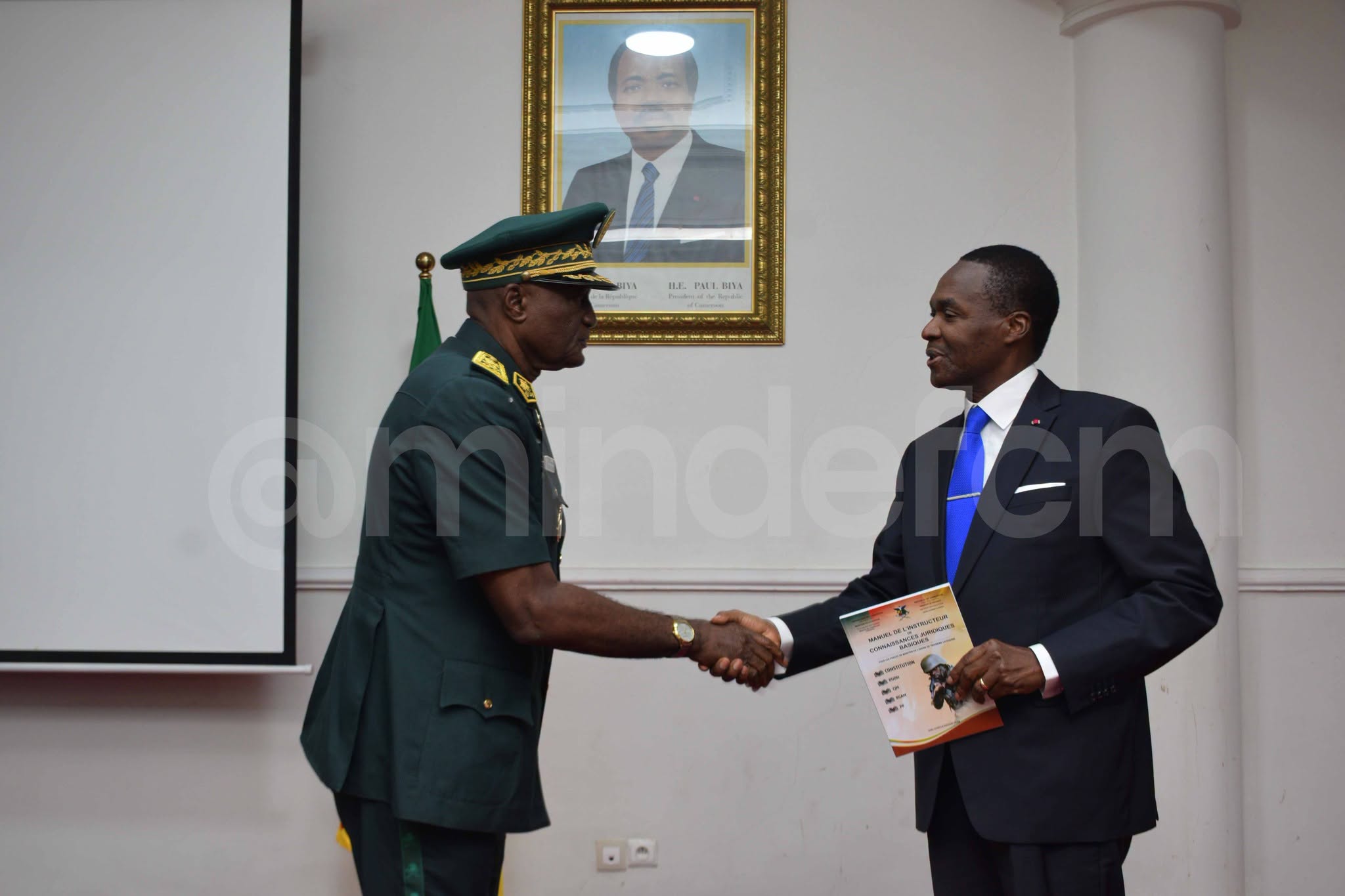 PRÉSENTATION ET REMISE OFFICIELLES DU « MANUEL INSTRUCTEUR DE CONNAISSANCES JURIDIQUES BASIQUES POUR LES FORCES DE MAINTIEN DE L’ORDRE DE 3e CATÉGORIE »